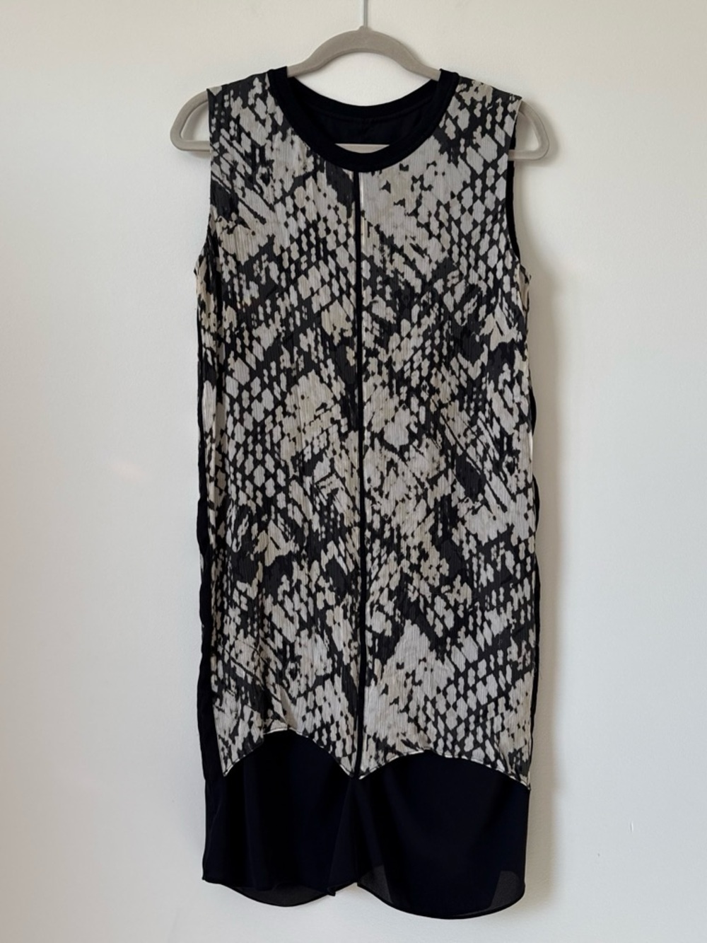 Vince 100% silk printed sleeveless shift dress size 10